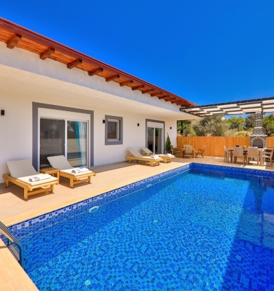 Investment-Worthy 1,178 m² Land with 2+1 Detached Villa – Unmissable Opportunity in Kaş Bayındır!